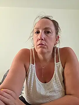 Wisie Cutie online show from June 24, 2026, 4:28 pm