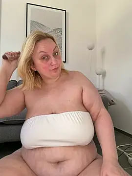 BBW Nora online show from April 30, 2026, 8:09 am