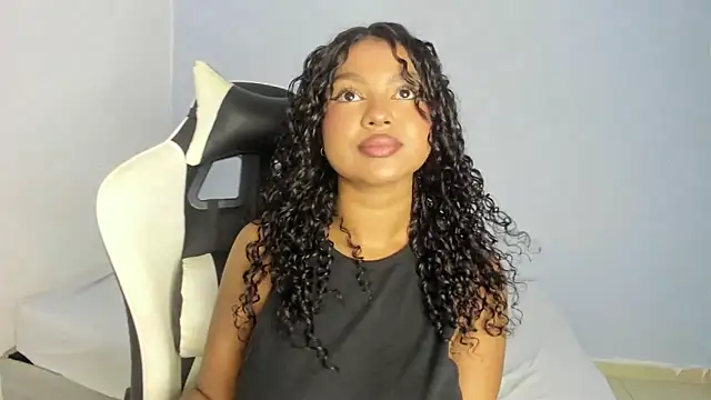 Snapshot of chloe_ebony_ chatting on January 11, 2025, 8:54 pm chloe ebony online show from January 11, 2025, 8:54 pm