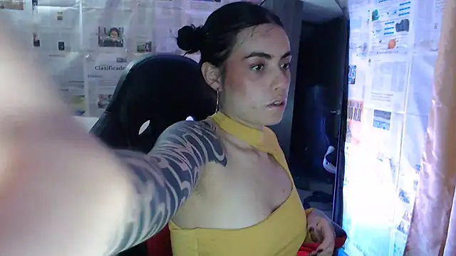 i am nina  online show from September 15, 2025, 12:21 am