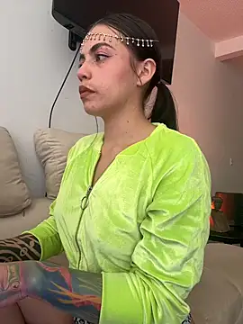 i am nina  online show from December 17, 2025, 7:53 pm