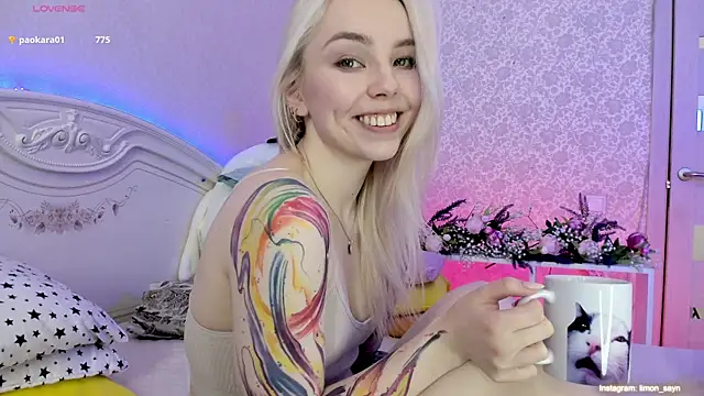 LillyMoure  online show from March 11, 2025, 3:05 am