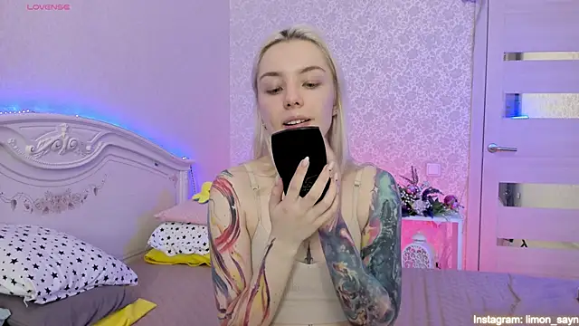 LillyMoure  online show from March 19, 2025, 11:25 pm