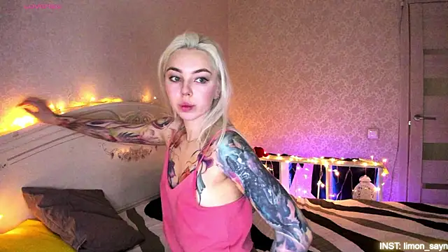 LillyMoure  online show from February 14, 2026, 10:50 pm