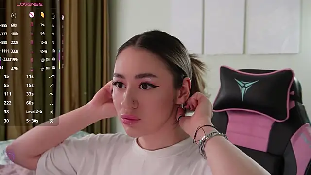 Snapshot of Fiona-Love chatting on November 5, 2025, 3:23 pm Fiona-Love online show from November 5, 2025, 3:23 pm