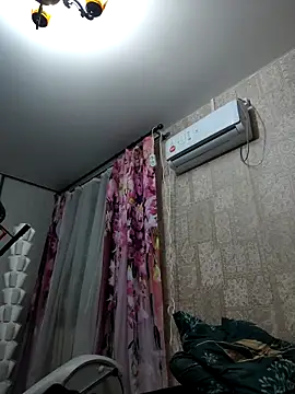 EffectFiona online show from September 30, 2025, 10:59 pm