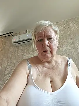 EffectFiona online show from June 17, 2026, 5:54 am