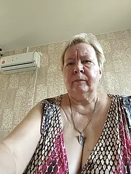 Snapshot of EffectFiona chatting on July 9, 2026, 12:58 am EffectFiona online show from July 9, 2026, 12:58 am