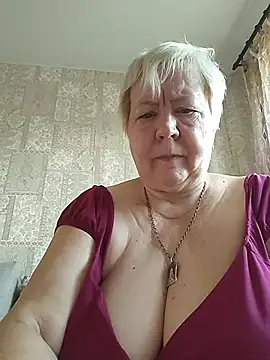 Snapshot of EffectFiona chatting on August 1, 2026, 12:43 am EffectFiona online show from August 1, 2026, 12:43 am