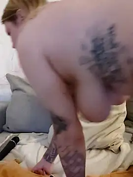 Snapshot of SexyDreamercouple89 chatting on September 21, 2025, 5:20 am SexyDreamercouple89 online show from September 21, 2025, 5:20 am