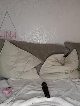 Snapshot of SexyDreamercouple89 chatting on November 21, 2025, 5:33 pm SexyDreamercouple89 online show from November 21, 2025, 5:33 pm