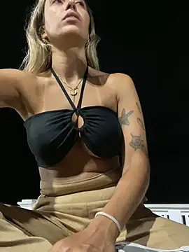 Snapshot of Gipoltergeist chatting on December 6, 2024, 4:03 am Gipoltergeist online show from December 6, 2024, 4:03 am