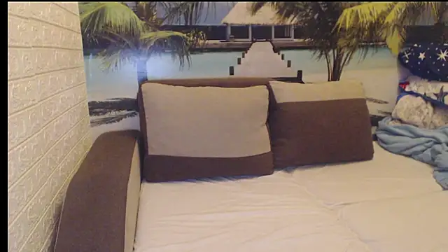 Snapshot of Queen__Natasha chatting on September 17, 2025, 9:05 pm Queen Natasha online show from September 17, 2025, 9:05 pm