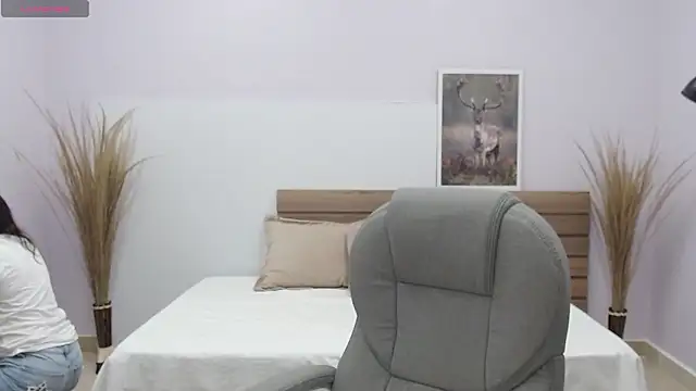 sophia hadid online show from March 13, 2026, 12:45 pm