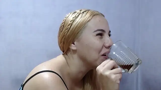 Snapshot of sexy_couple29 chatting on January 14, 2025, 10:27 am sexy couple29 online show from January 14, 2025, 10:27 am