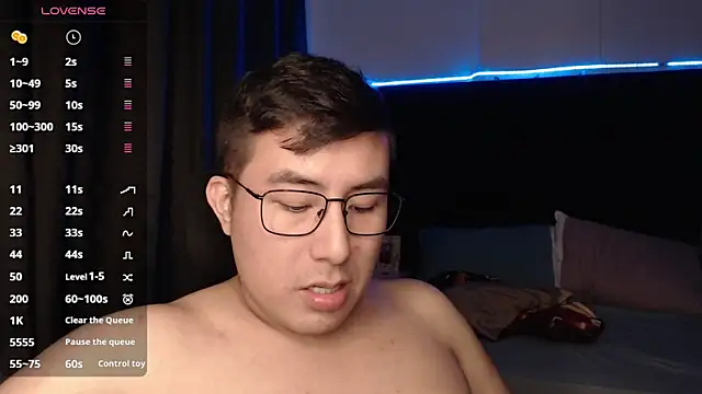 andrewmhilton  online show from October 20, 2025, 6:14 am