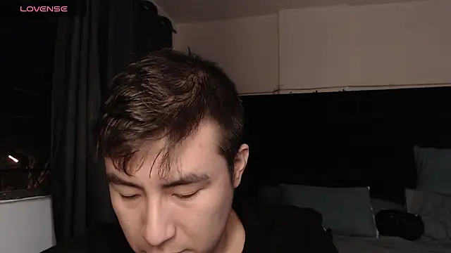 andrewmhilton  online show from October 31, 2025, 5:08 am