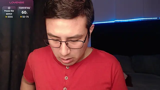 andrewmhilton  online show from November 30, 2025, 5:33 am