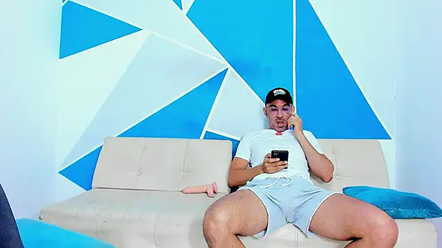 trio hotplus19 online show from January 24, 2025, 1:03 pm