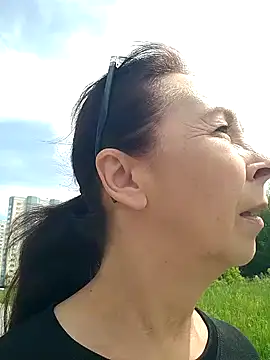 Snapshot of Celine_Faer1 chatting on June 13, 2026, 6:33 am Celine Faer1 online show from June 13, 2026, 6:33 am