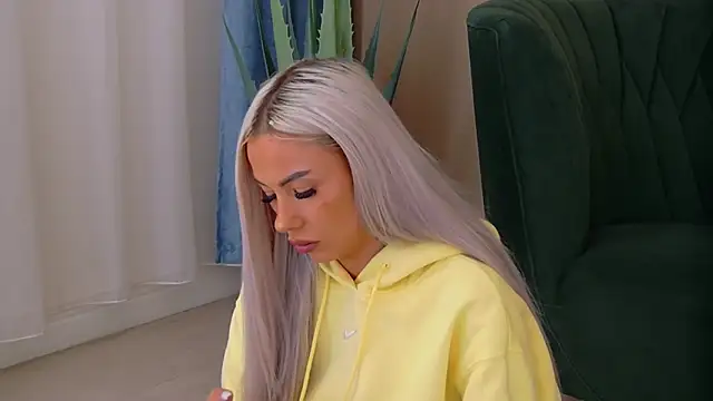 Snapshot of Bailey_Rush chatting on December 3, 2025, 4:38 pm Bailey Rush online show from December 3, 2025, 4:38 pm