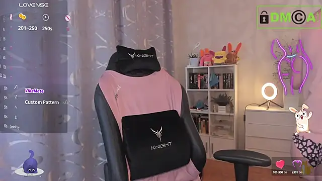 Snapshot of AnnyHoney_ chatting on October 14, 2025, 9:10 am AnnyHoney online show from October 14, 2025, 9:10 am