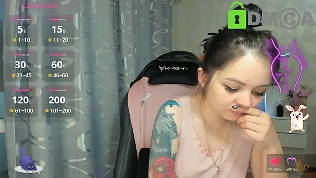 Snapshot of AnnyHoney_ chatting on October 23, 2025, 12:15 pm AnnyHoney online show from October 23, 2025, 12:15 pm