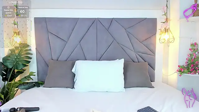 Snapshot of KiarhaTrixie chatting on October 12, 2025, 11:31 am KiarhaTrixie online show from October 12, 2025, 11:31 am