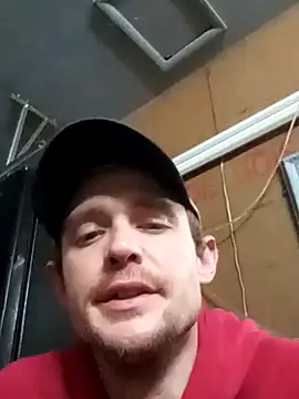 Snapshot of Midwestalpha chatting on December 30, 2024, 2:31 am Midwestalpha online show from December 30, 2024, 2:31 am