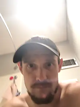 Snapshot of Midwestalpha chatting on September 15, 2025, 2:22 am Midwestalpha online show from September 15, 2025, 2:22 am