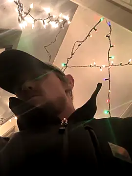 Snapshot of Midwestalpha chatting on December 15, 2025, 1:21 am Midwestalpha online show from December 15, 2025, 1:21 am