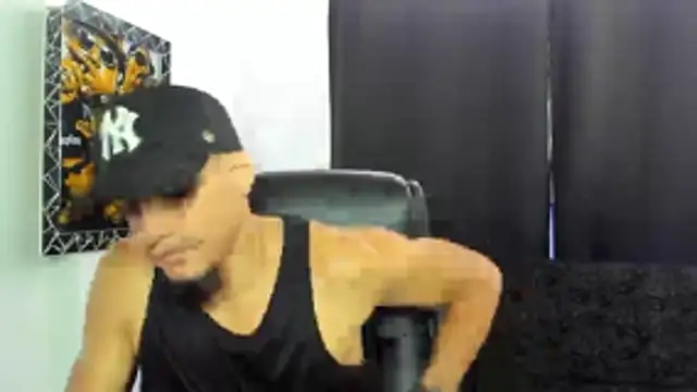 jhonnysnow17 online show from April 23, 2026, 1:46 pm