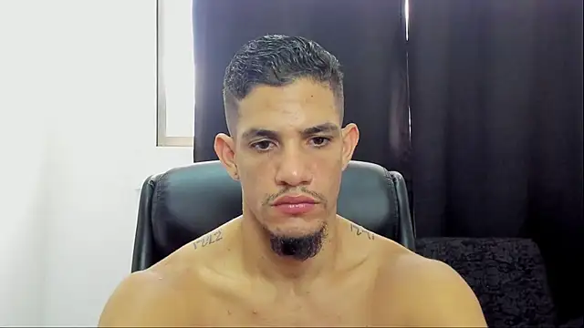 jhonnysnow17 online show from April 29, 2026, 7:42 pm