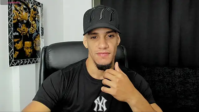 jhonnysnow17 online show from May 5, 2026, 5:26 am