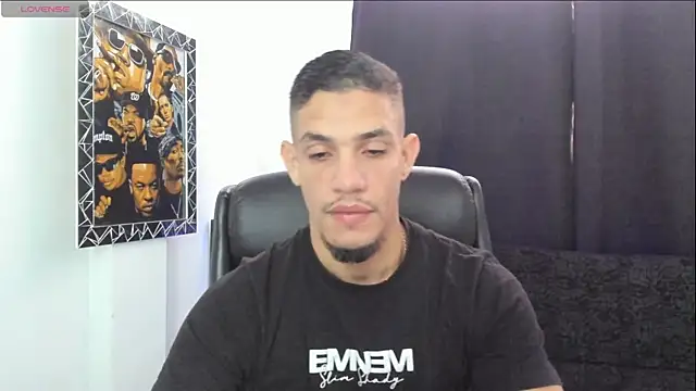 jhonnysnow17 online show from May 25, 2026, 1:17 pm