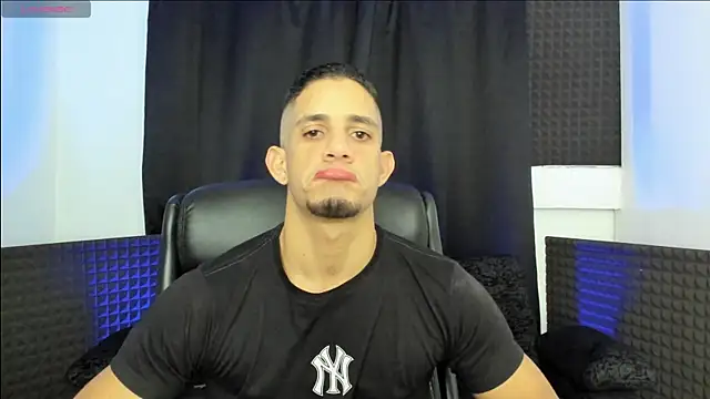 jhonnysnow17 online show from June 11, 2026, 11:58 pm