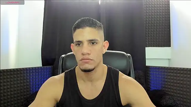 jhonnysnow17 online show from June 13, 2026, 6:39 pm