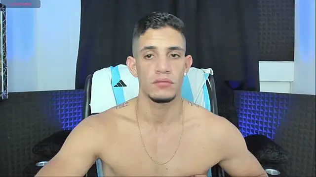 jhonnysnow17 online show from July 17, 2026, 7:04 am