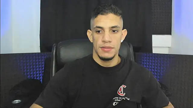 jhonnysnow17 online show from July 19, 2026, 5:44 am