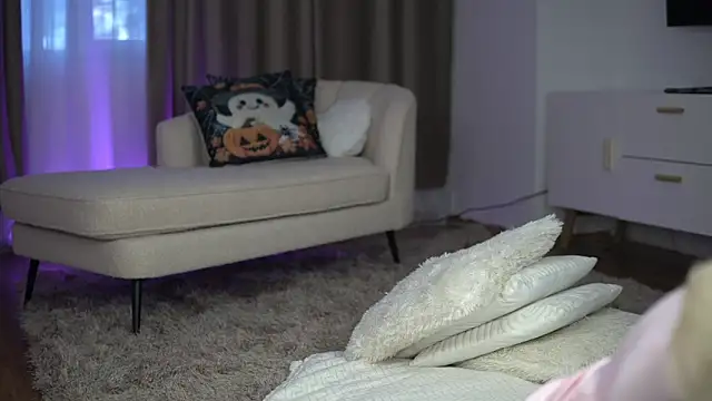 TiffanyMaze online show from October 30, 2025, 11:44 am