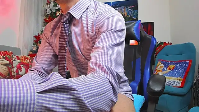 Snapshot of LiamCossio_ chatting on December 12, 2024, 1:43 am LiamCossio online show from December 12, 2024, 1:43 am