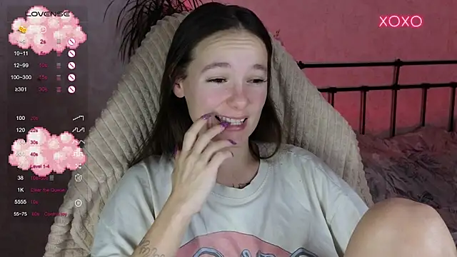 lil luna x online show from November 21, 2025, 1:32 pm