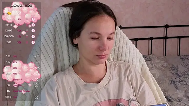 Snapshot of lil_luna_x chatting on July 31, 2026, 6:46 am lil luna x online show from July 31, 2026, 6:46 am