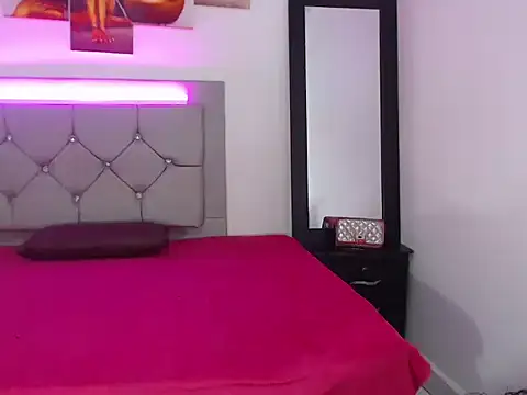 sofia collenx online show from February 6, 2026, 10:35 pm