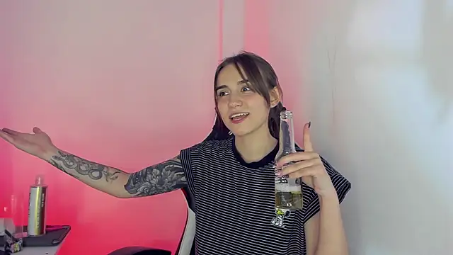  alicerosse2 online show from March 5, 2025, 4:13 am