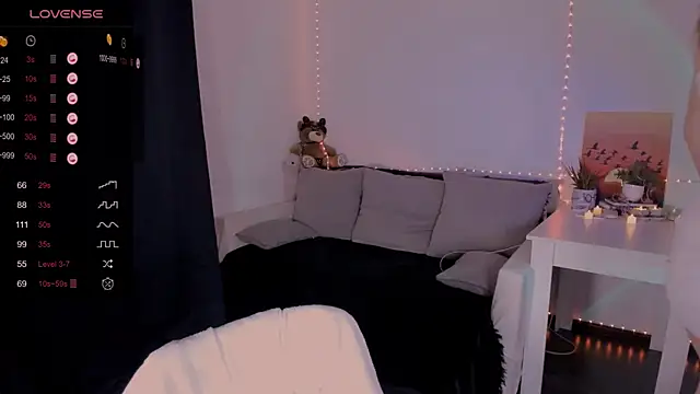 Snapshot of mia_x_love chatting on December 5, 2024, 5:39 pm mia x love online show from December 5, 2024, 5:39 pm