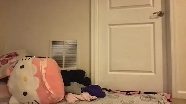 LiverandBrat77 online show from October 13, 2025, 2:00 am