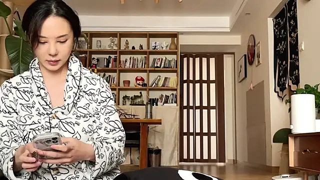 grandeeney online show from November 3, 2025, 5:42 am