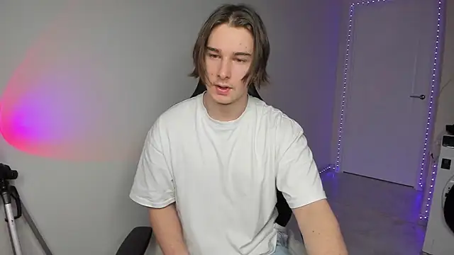 Snapshot of Vincent_Strong chatting on December 21, 2024, 3:25 am Vincent Strong online show from December 21, 2024, 3:25 am