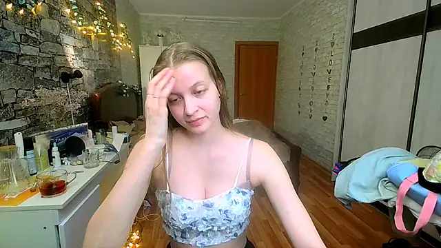  Aphrodita  wow   online show from April 29, 2026, 1:37 pm